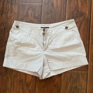 Banana Republic shorts. Cream color. Size 8